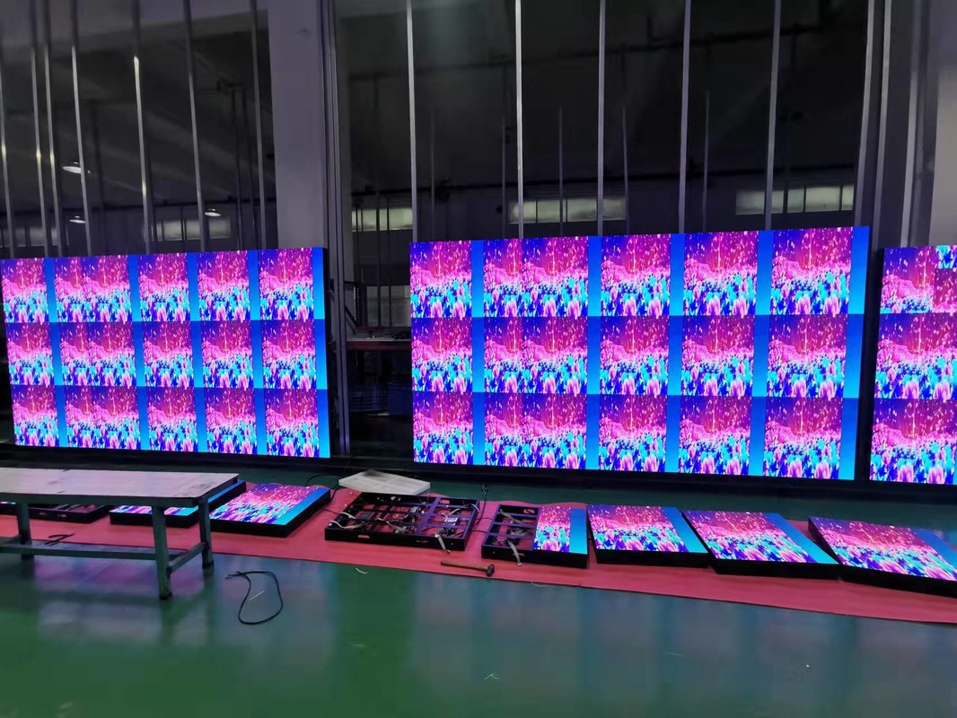 多彩型室内LED壁スクリーンパネル P3.91 P5.95固定装置