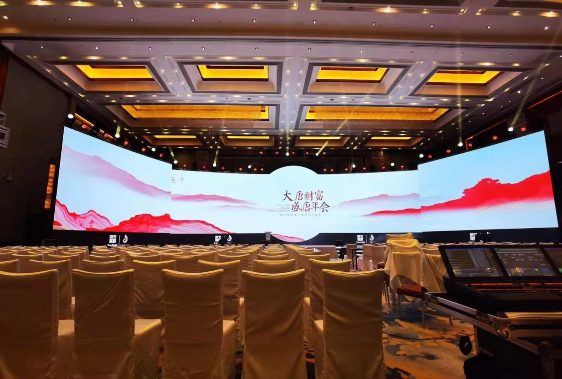 多彩型室内LED壁スクリーンパネル P3.91 P5.95固定装置